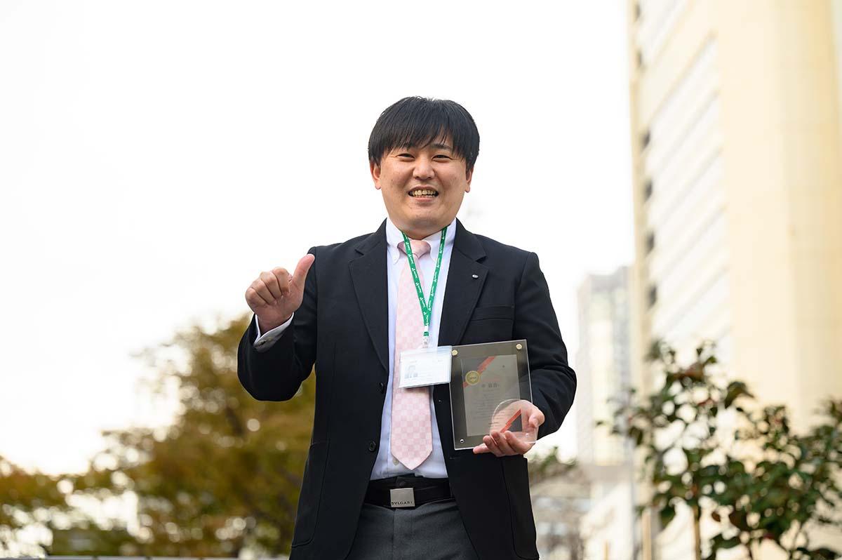 34期「アドミニ村アワード」MVPの盾と共に